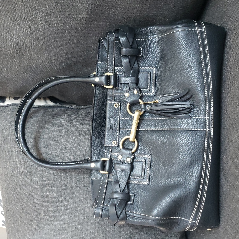 EUC GUARANTEED AUTHENTIC COACH HAMPTON PEBBLED BAG